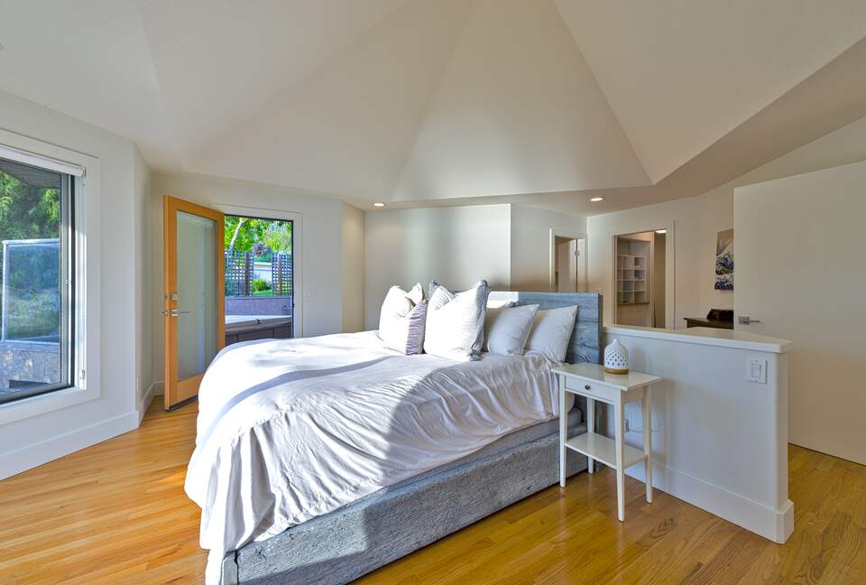 Private Waterfront Oasis - Kelowna, Canada