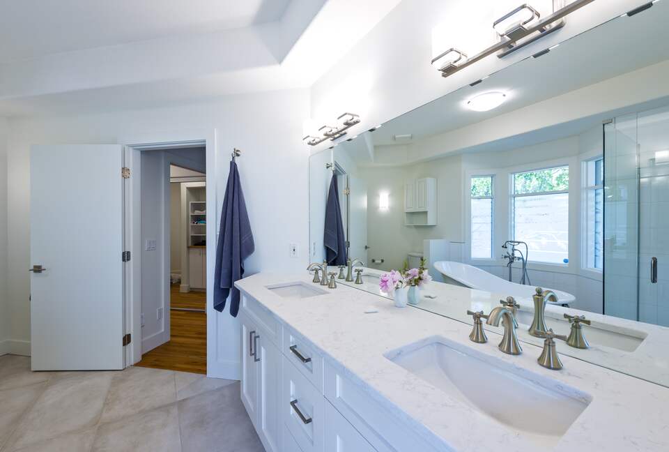 Private Waterfront Oasis - Kelowna, Canada