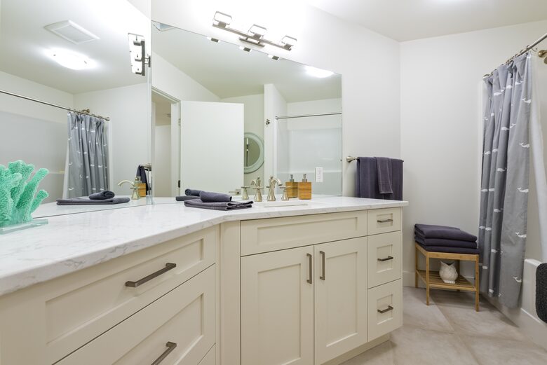 Private Waterfront Oasis - Kelowna, Canada