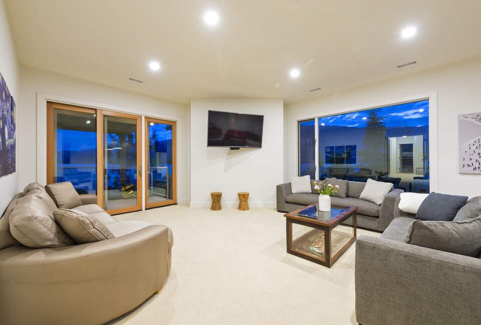 Private Waterfront Oasis - Kelowna, Canada