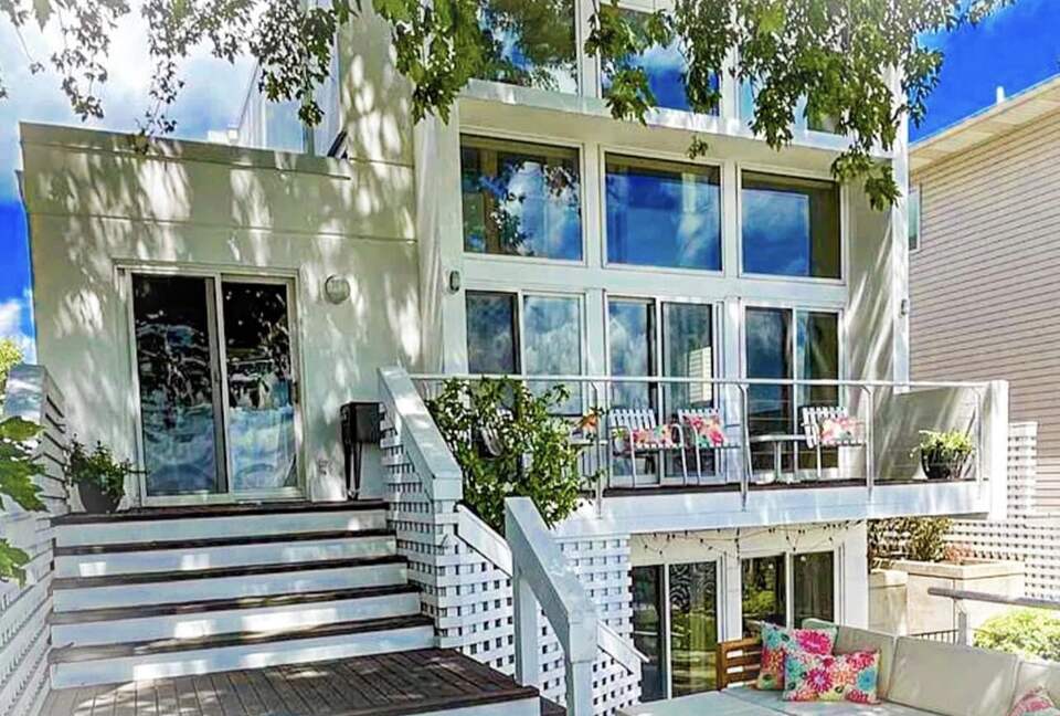 Hidden Gem Lakefront Home - Clear Lake, Iowa