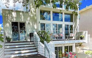 Hidden Gem Lakefront Home - Clear Lake, Iowa