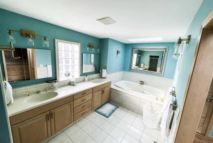 Hidden Gem Lakefront Home - Clear Lake, Iowa