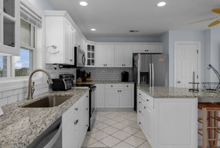 Kindred Spirit Beachfront Beauty - Holden Beach, North Carolina