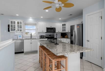 Kindred Spirit Beachfront Beauty - Holden Beach, North Carolina