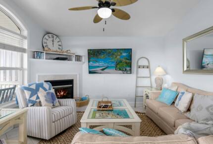 Kindred Spirit Beachfront Beauty - Holden Beach, North Carolina