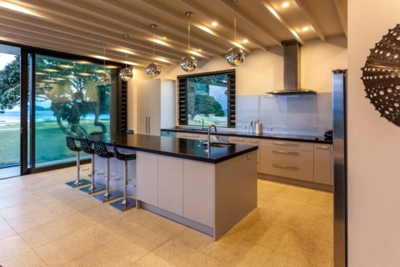 Beachfront Villa | Pauanui - Hikuai, New Zealand