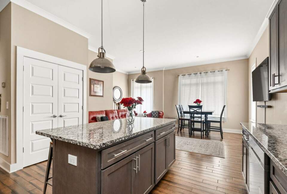 NashVilla - Luxury Townhome by Belmont - Nashville, Tennessee