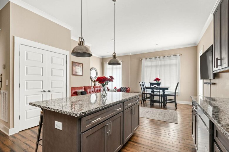 NashVilla - Luxury Townhome by Belmont - Nashville, Tennessee