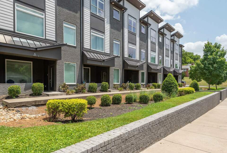 NashVilla - Luxury Townhome by Belmont - Nashville, Tennessee