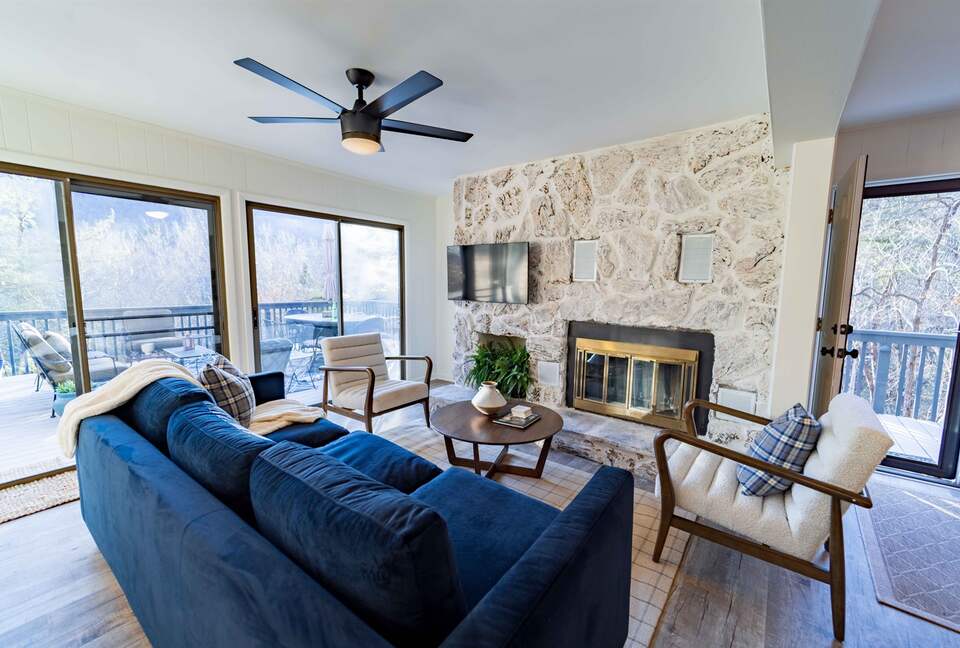 Lake Lure Getaway with Hot Tub, Mountain Views, and Community Amenities - Lake Lure, North Carolina