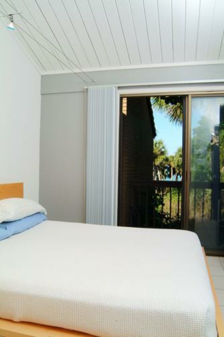 Beachfront MidCentury Modern Flat - Sarasota, Florida