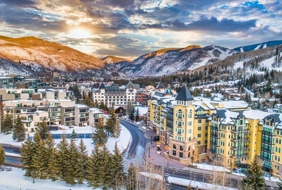 Vail Ski-In/Ski-Out Getaway with Amazing Location on the Slopes - Quick Ski/Walking Access to Lionshead! - Vail, Colorado