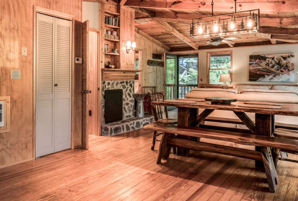 Luxe Cabin on the Lake - Glenville, North Carolina