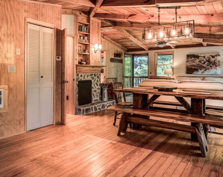 Luxe Cabin on the Lake - Glenville, North Carolina