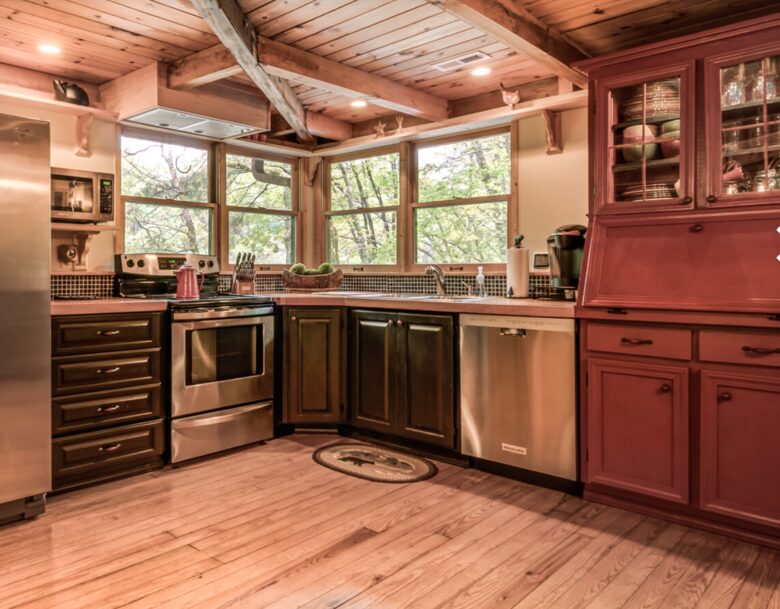 Luxe Cabin on the Lake - Glenville, North Carolina