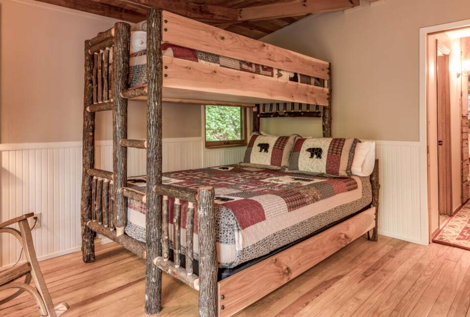 Luxe Cabin on the Lake - Glenville, North Carolina