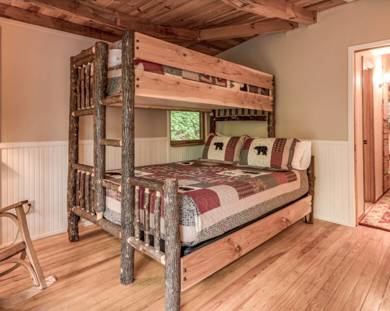 Luxe Cabin on the Lake - Glenville, North Carolina