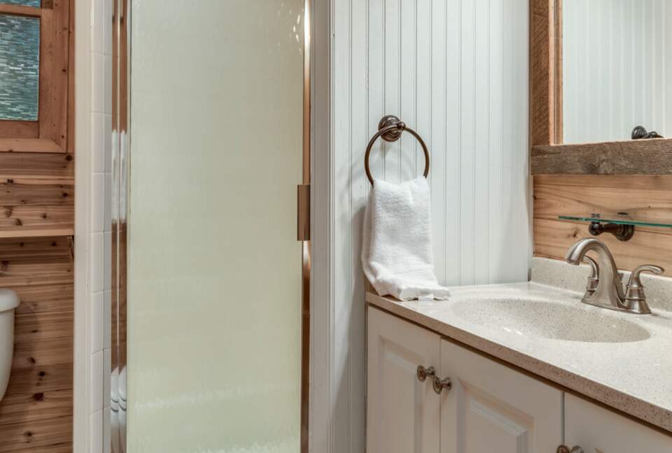 Luxe Cabin on the Lake - Glenville, North Carolina