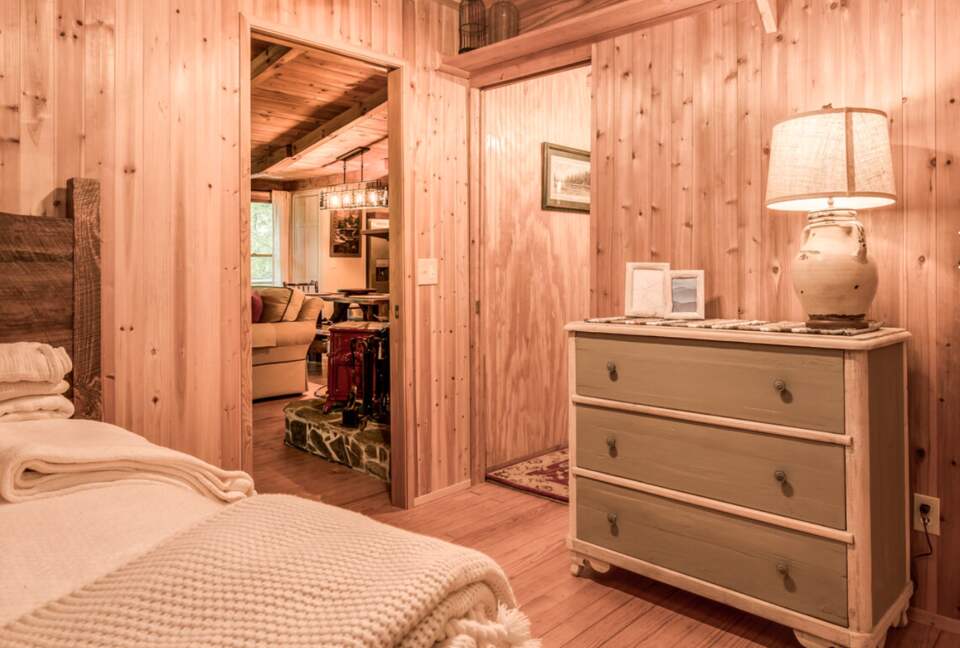 Luxe Cabin on the Lake - Glenville, North Carolina