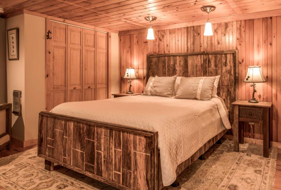 Luxe Cabin on the Lake - Glenville, North Carolina