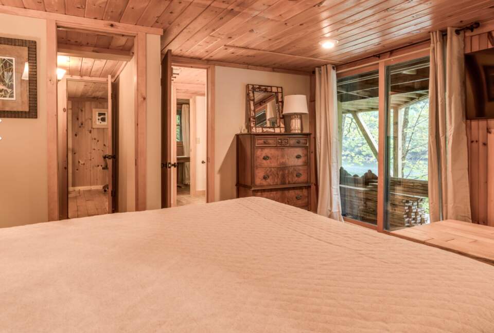Luxe Cabin on the Lake - Glenville, North Carolina