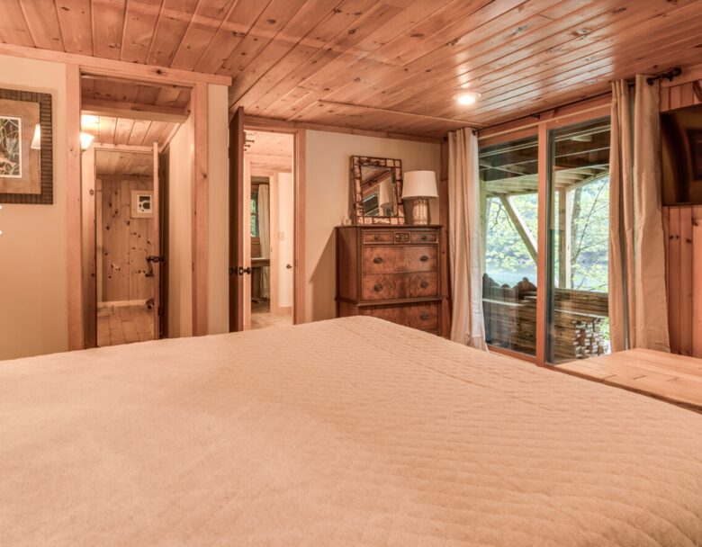Luxe Cabin on the Lake - Glenville, North Carolina