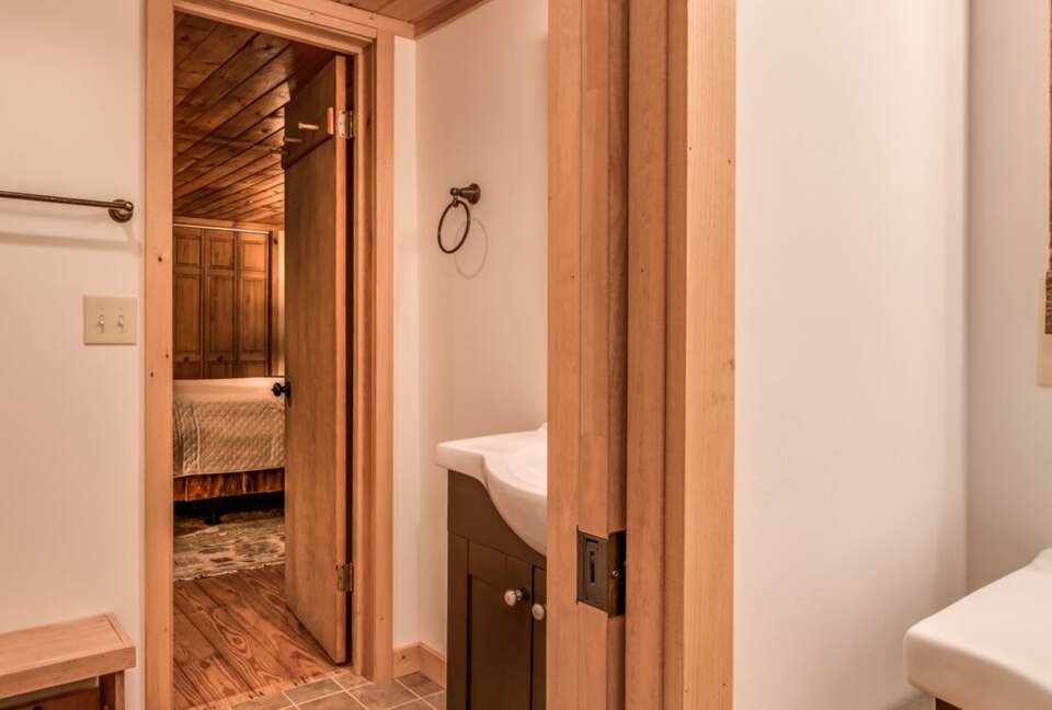 Luxe Cabin on the Lake - Glenville, North Carolina