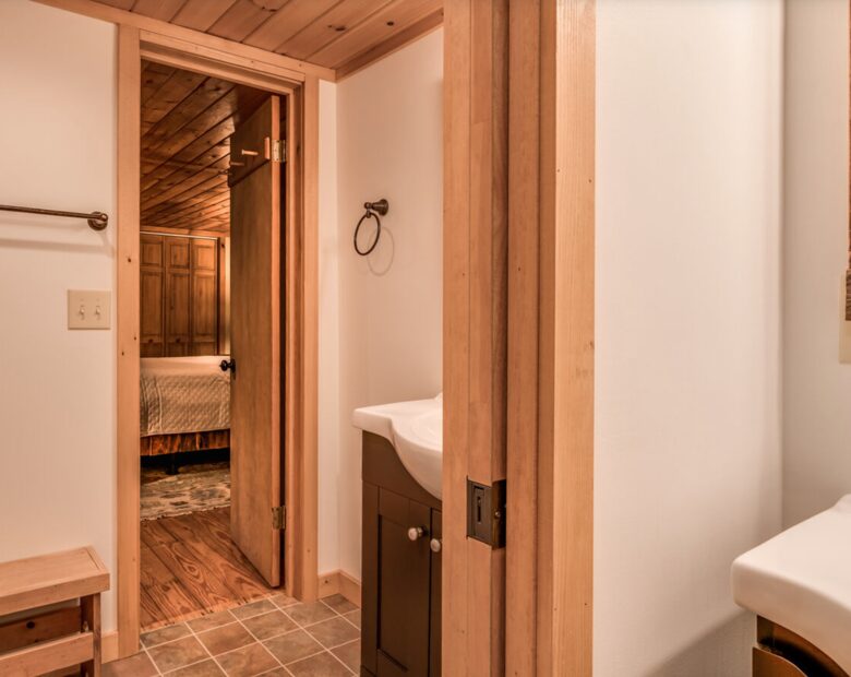 Luxe Cabin on the Lake - Glenville, North Carolina