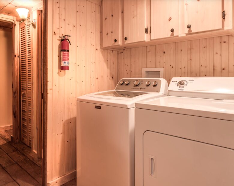 Luxe Cabin on the Lake - Glenville, North Carolina