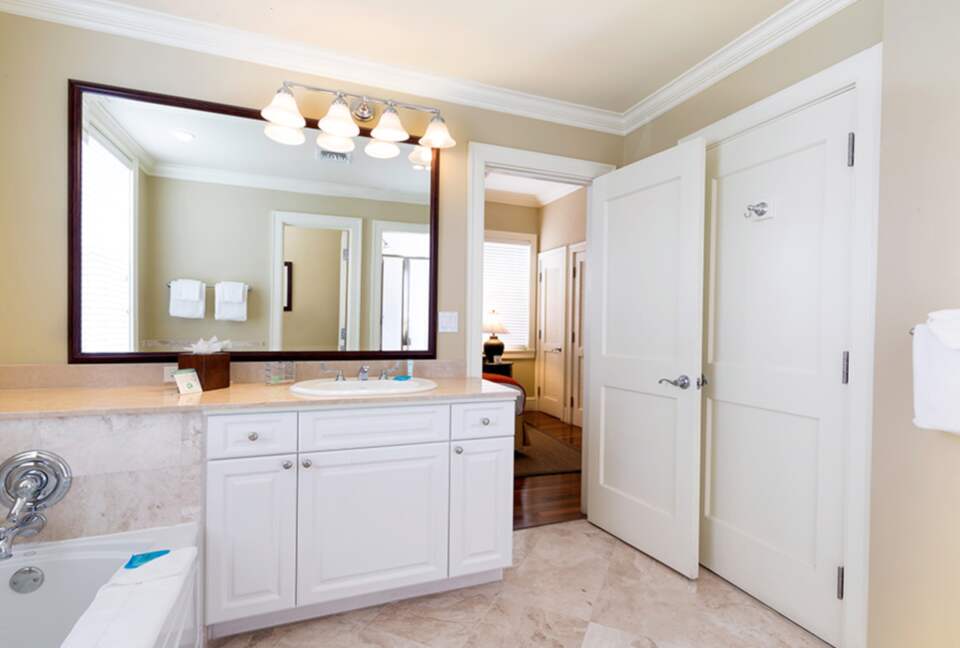 Valentines Residence Resort and Marina 1-Bedroom Luxury Townhome - Dunmore Town, Bahamas