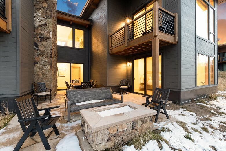 Back patio and fire pit