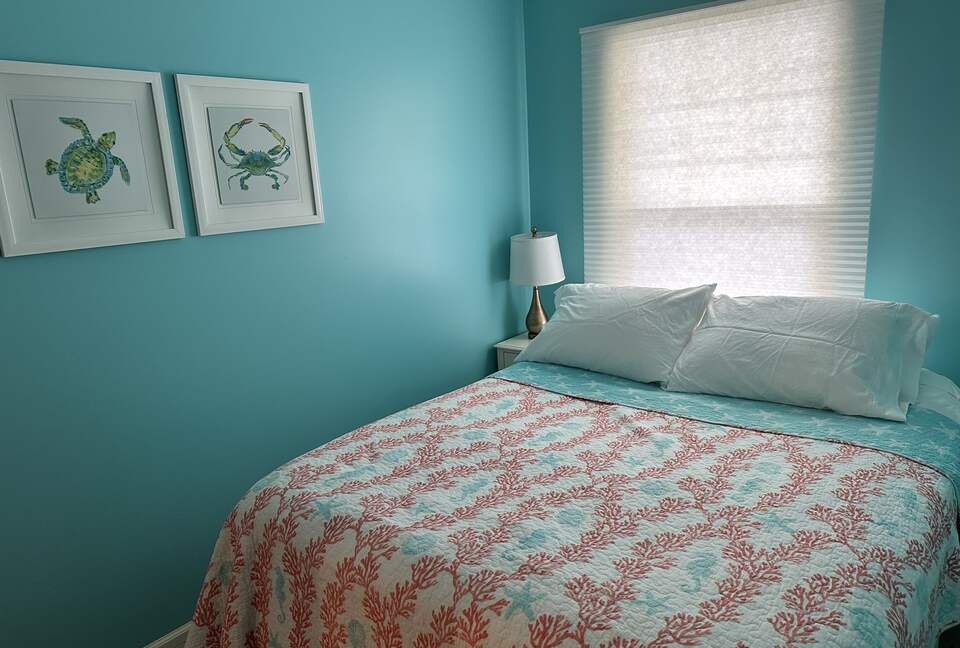 Second bedroom with queen bed