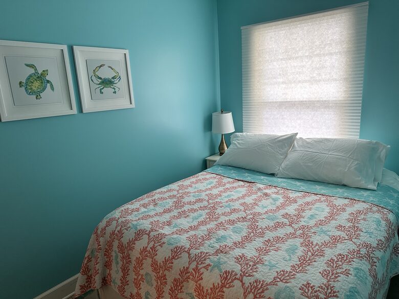 Second bedroom with queen bed