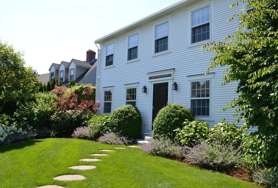 Charming Nantucket Escape with private yard - Nantucket, Massachusetts