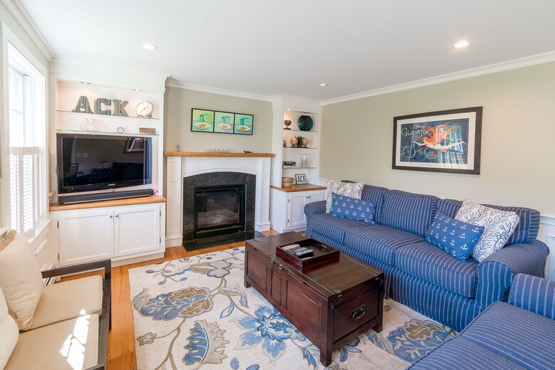 Charming Nantucket Escape with private yard - Nantucket, Massachusetts