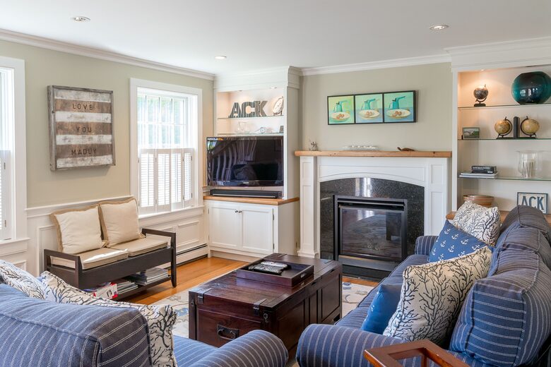 Charming Nantucket Escape with private yard - Nantucket, Massachusetts