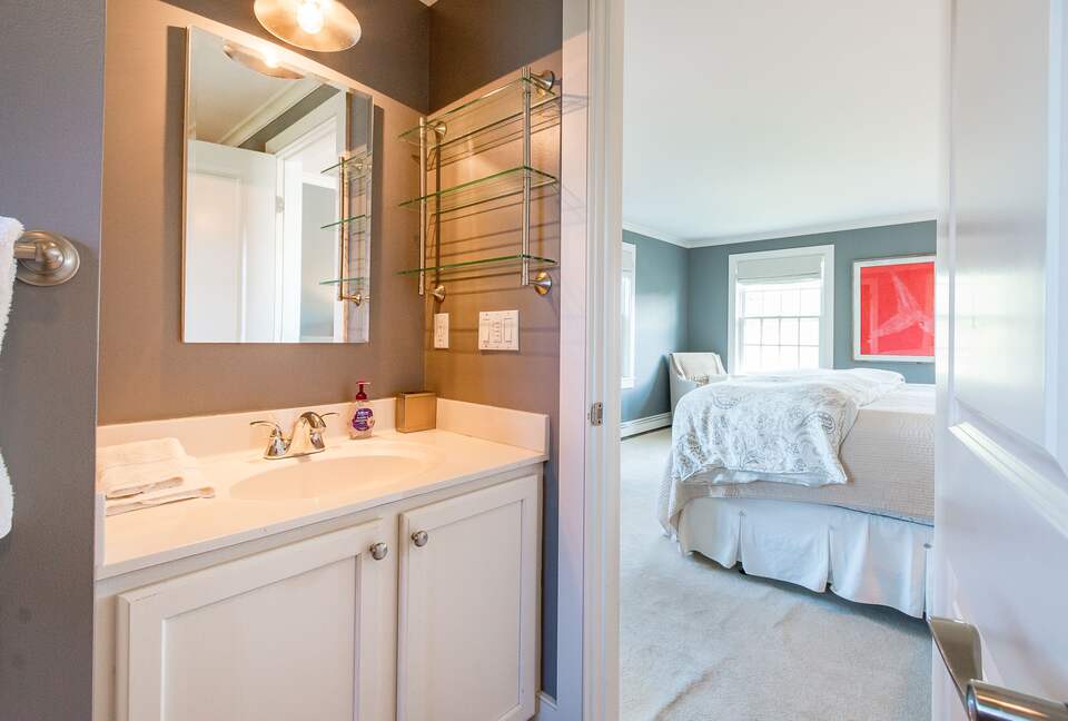 Charming Nantucket Escape with private yard - Nantucket, Massachusetts