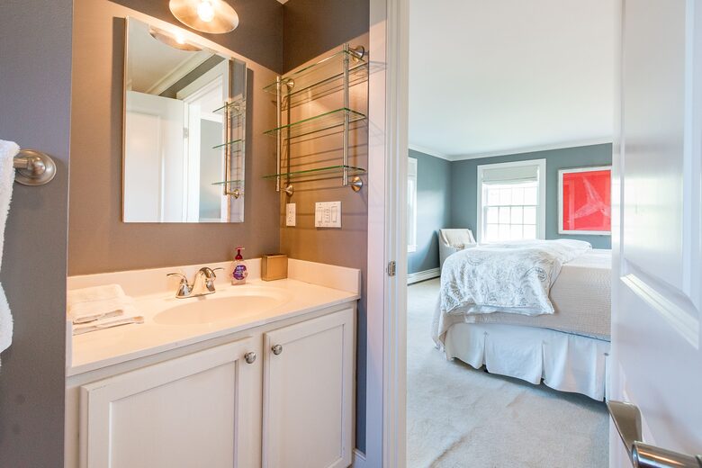 Charming Nantucket Escape with private yard - Nantucket, Massachusetts