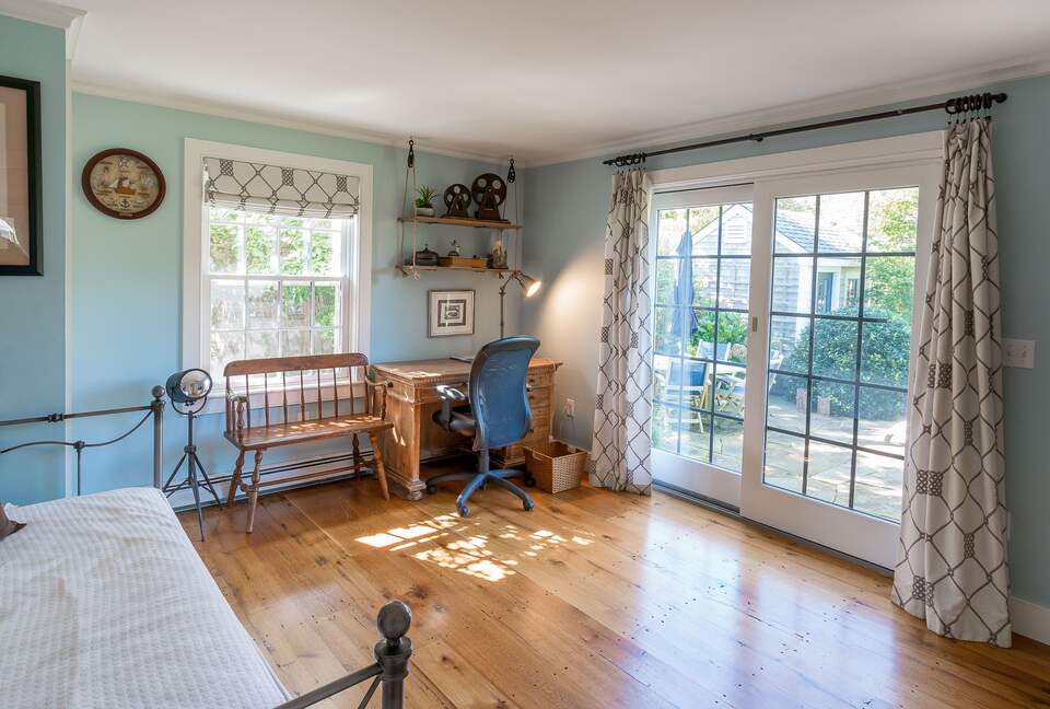 Charming Nantucket Escape with private yard - Nantucket, Massachusetts