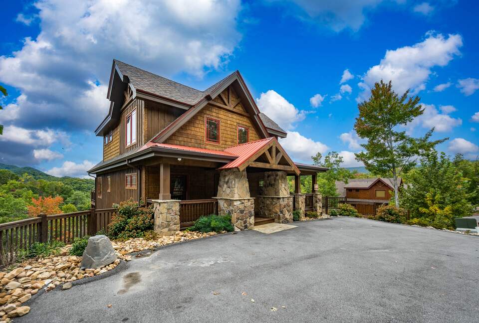Luxury Mountain Escape with Pool + Theater - Sevierville, Tennessee