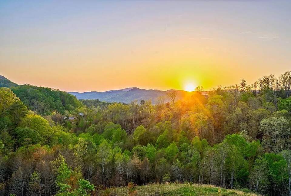 Luxury Mountain Escape with Pool + Theater - Sevierville, Tennessee