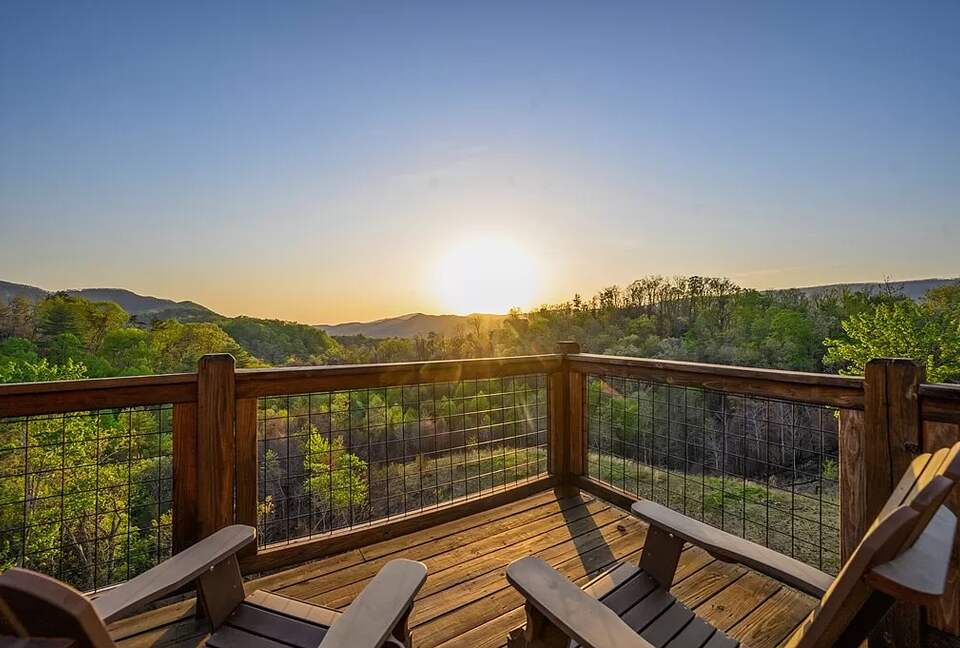 Luxury Mountain Escape with Pool + Theater - Sevierville, Tennessee