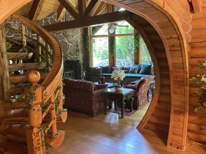 Splinter Shack | Charming Ski Log Cabin 30 minutes from Snowbasin/Powder Mtn. - Ogden, Utah