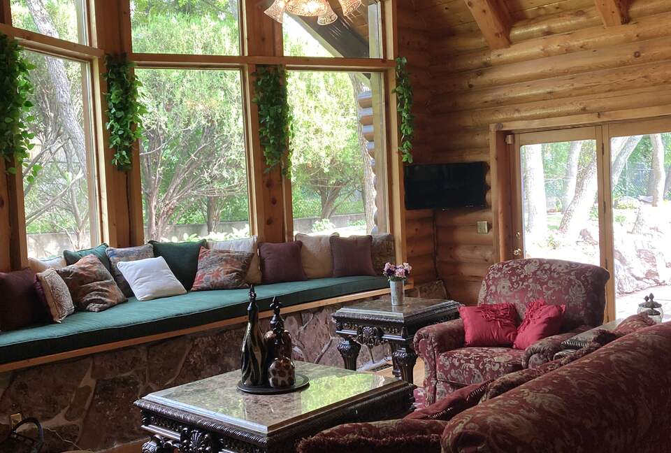 Splinter Shack | Charming Ski Log Cabin 30 minutes from Snowbasin/Powder Mtn. - Ogden, Utah