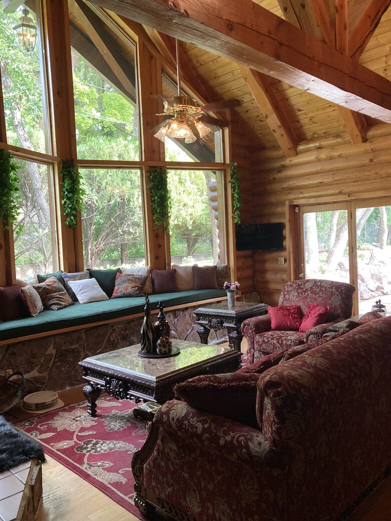 Splinter Shack | Charming Ski Log Cabin 30 minutes from Snowbasin/Powder Mtn. - Ogden, Utah