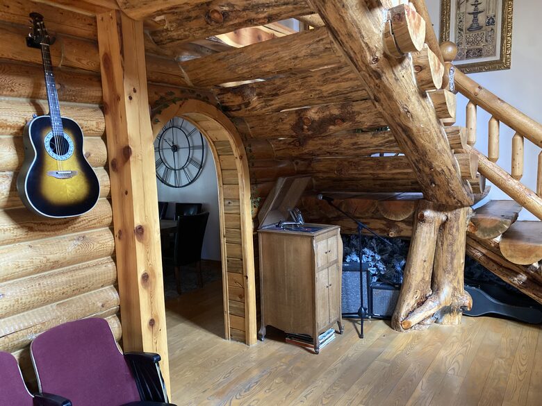 Splinter Shack | Charming Ski Log Cabin 30 minutes from Snowbasin/Powder Mtn. - Ogden, Utah