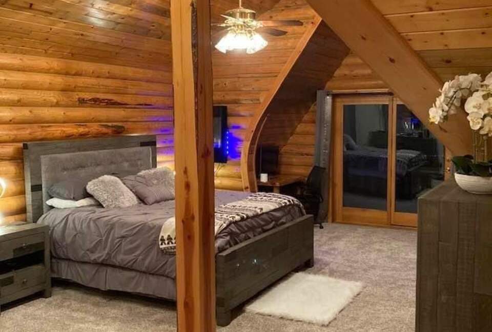 Splinter Shack | Charming Ski Log Cabin 30 minutes from Snowbasin/Powder Mtn. - Ogden, Utah