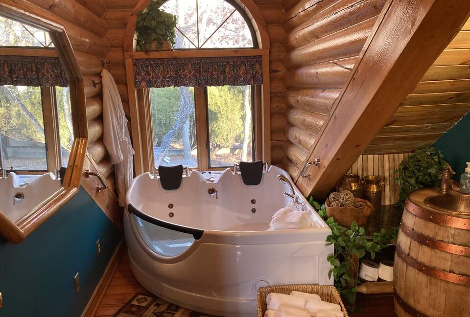 Splinter Shack | Charming Ski Log Cabin 30 minutes from Snowbasin/Powder Mtn. - Ogden, Utah