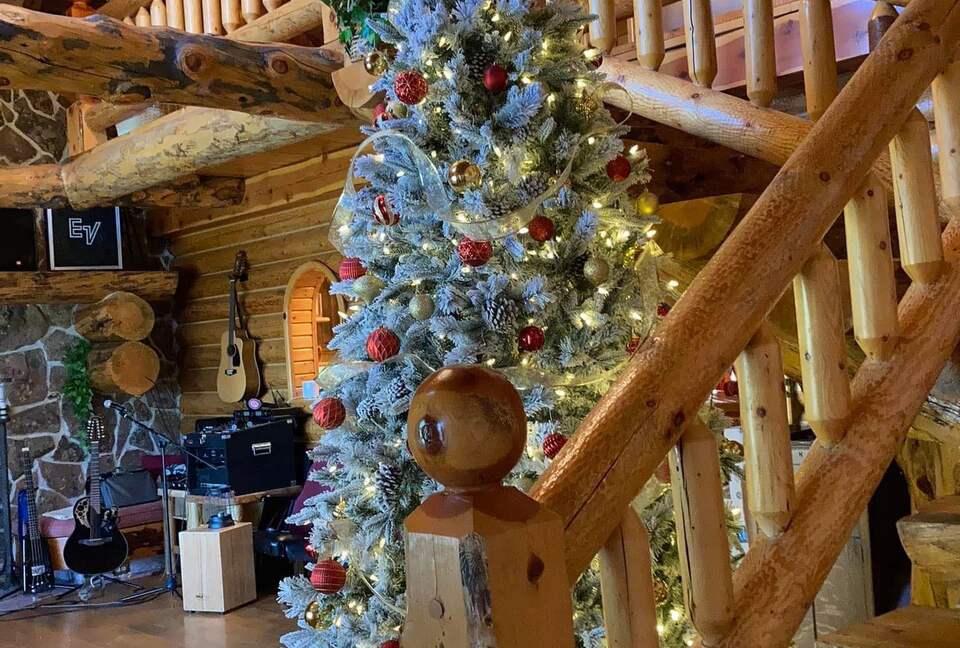 Splinter Shack | Charming Ski Log Cabin 30 minutes from Snowbasin/Powder Mtn. - Ogden, Utah